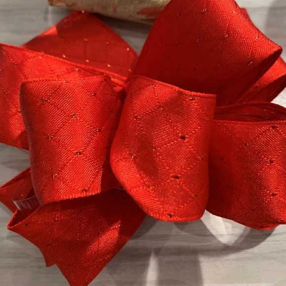 1.5” Wired RED Christmas Ribbon, QUILTED LOOK Red Wired Edge Satin Wreath Bows - Picture 9 of 9